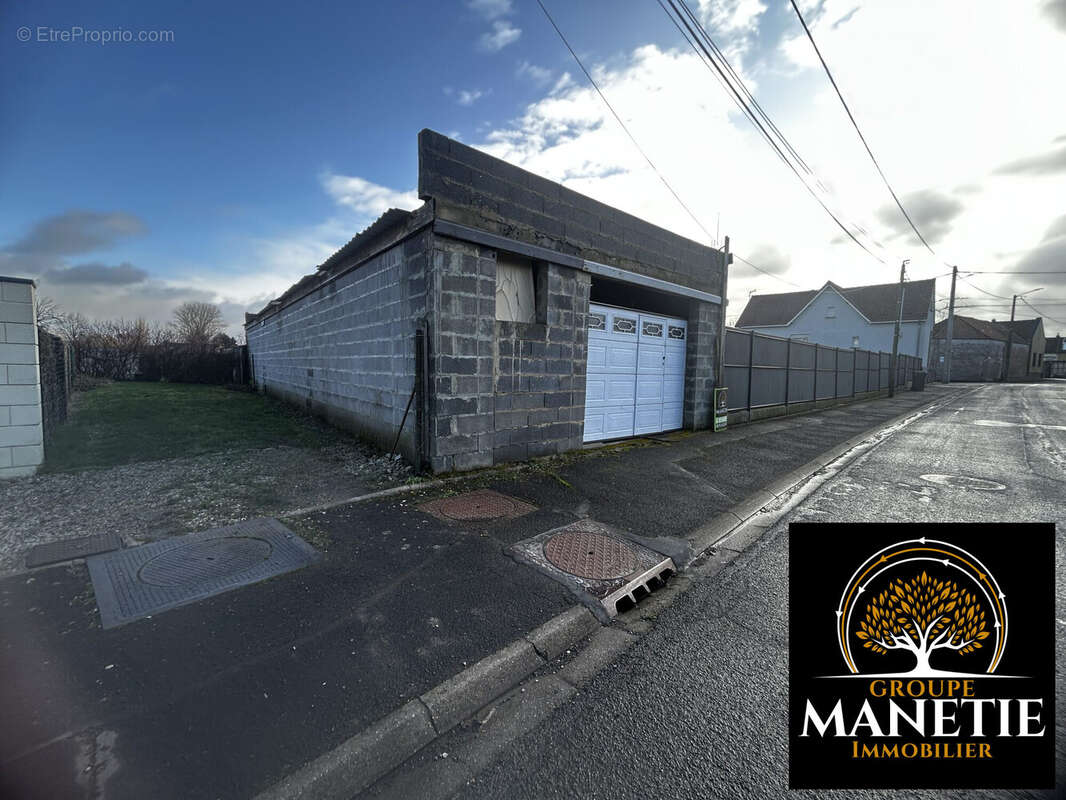 Parking à IZEL-LES-EQUERCHIN