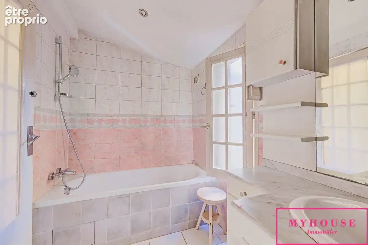 Maison 4 pièces 76m2 sur une parcelle de 340m2 à 10 min Métro 4 'Lucie Aubrac' - photo 10