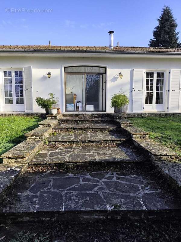 Maison à MONTEMBOEUF