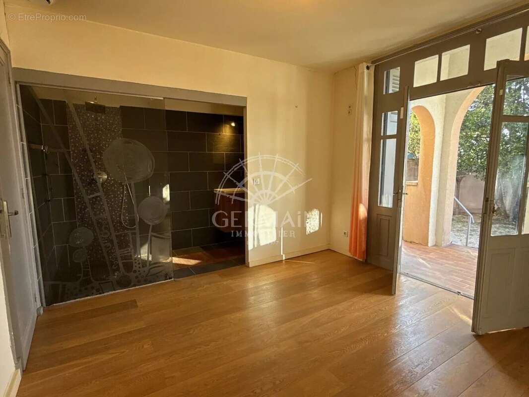 Maison à L'ISLE-SUR-LA-SORGUE