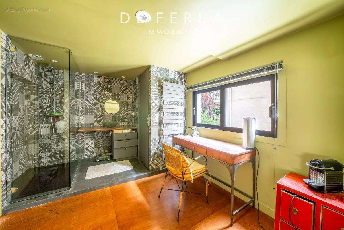 Appartement à PARIS-14E