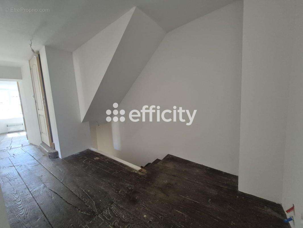 Maison à ORADOUR-SUR-VAYRES