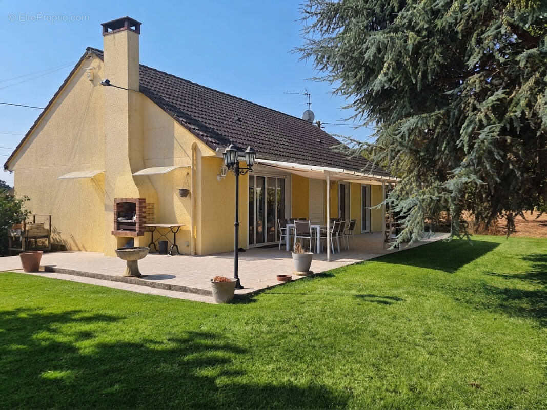 Maison à COURDEMANCHE
