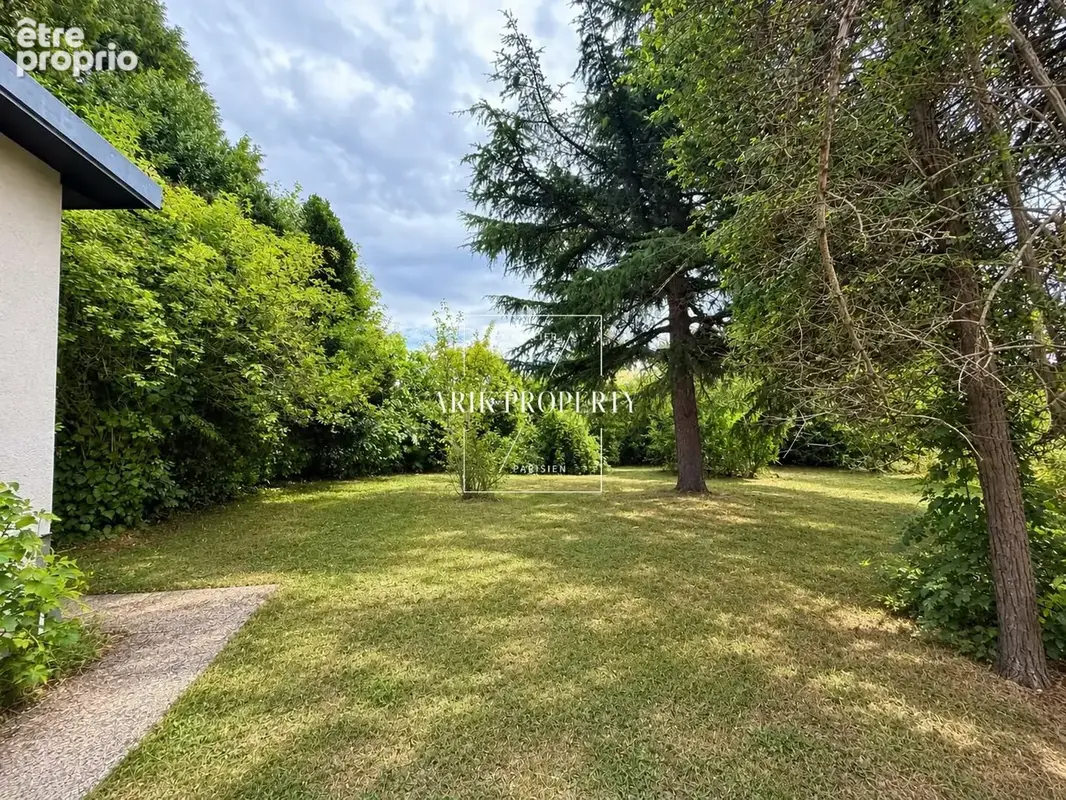 Terrain constructible de 2 200 m2 - photo 5