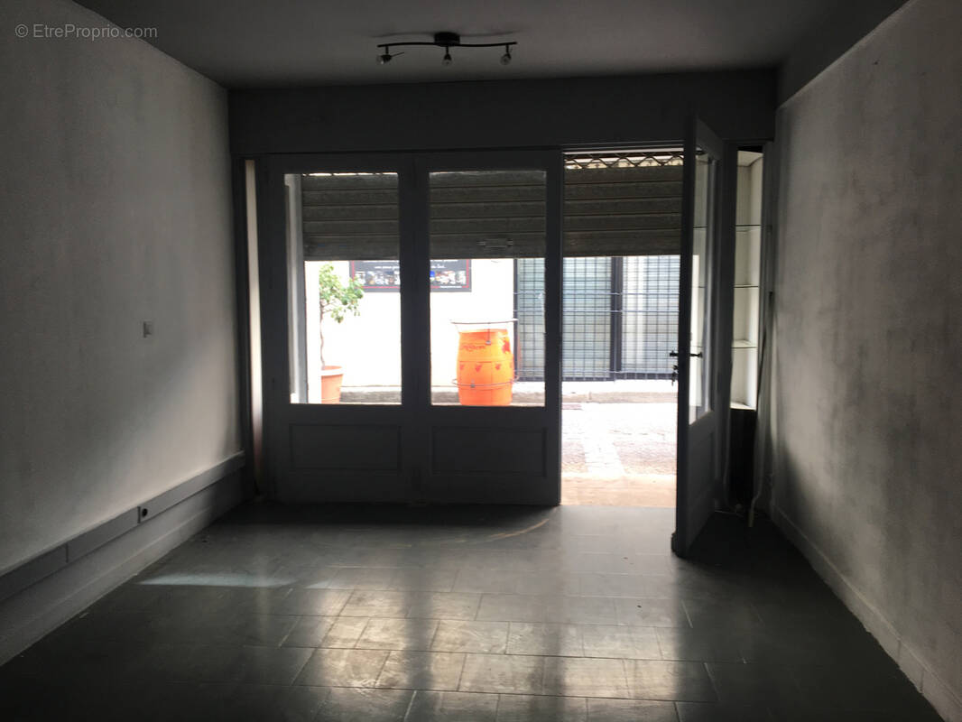 Commerce à AIGUES-MORTES