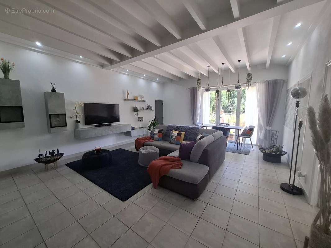 Maison à CHEF-BOUTONNE