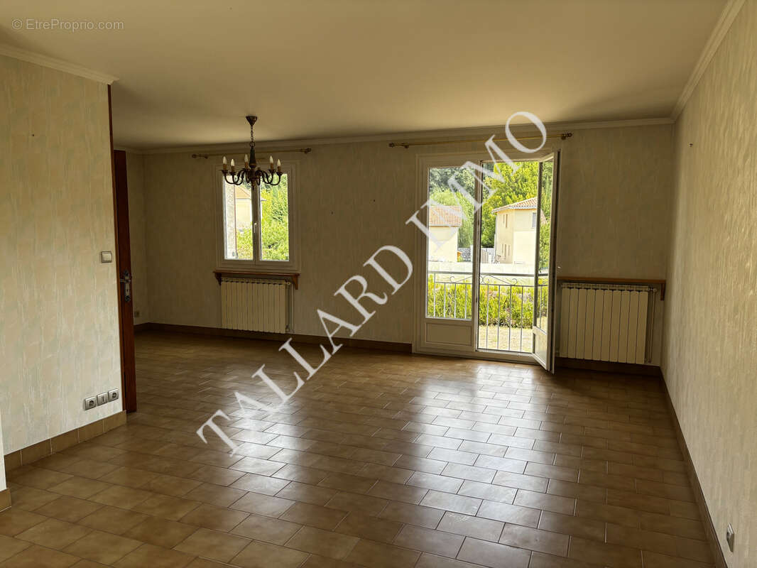 Tallard centre, villa de plain pied sur sous sol complet, terrain 933 m2 - photo 8