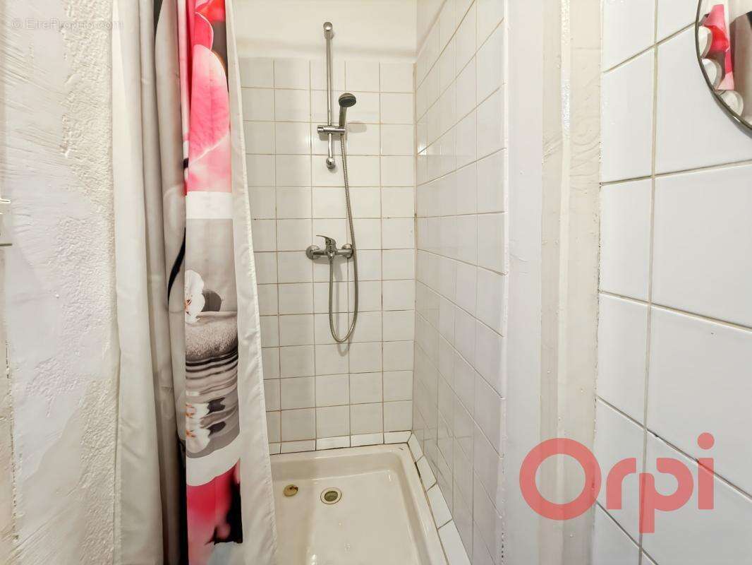 Maison à AINAY-LE-CHATEAU