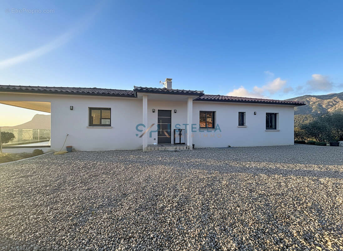 Maison contemporaine avec 2 logements - Vue dégagée - Piscine - Terrain 1550 m²  - Plaine de Peri - photo 6
