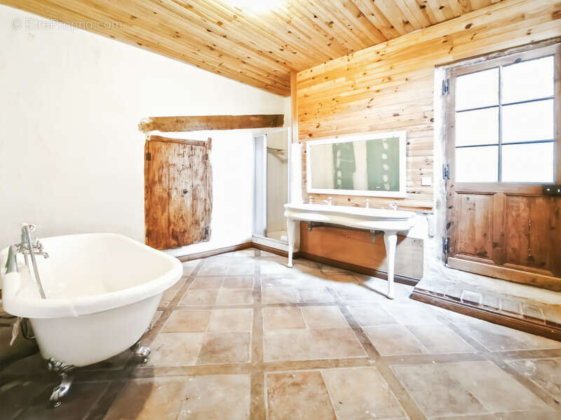 Dpt Gers (32), à vendre SAINT MONT Maison ancienne T4 de 160 m² habitables en plain pied + grenier aménageable + grange attenant - photo 6