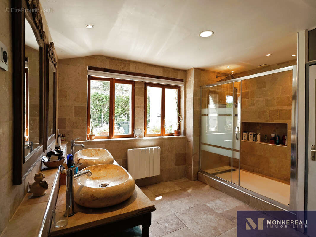 Maison en pierre avec piscine - photo 7