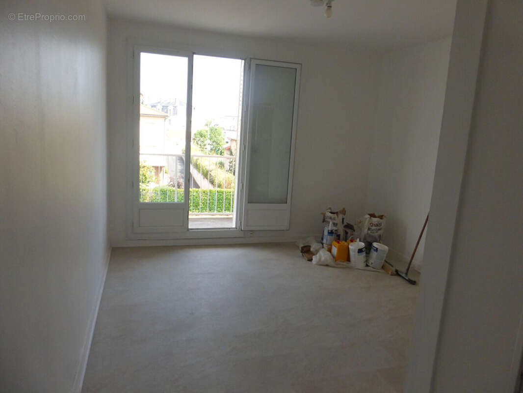 ISSOIRE / Lot de 3 studios de 18,60 M2 chacun pour investisseur ! - photo 5