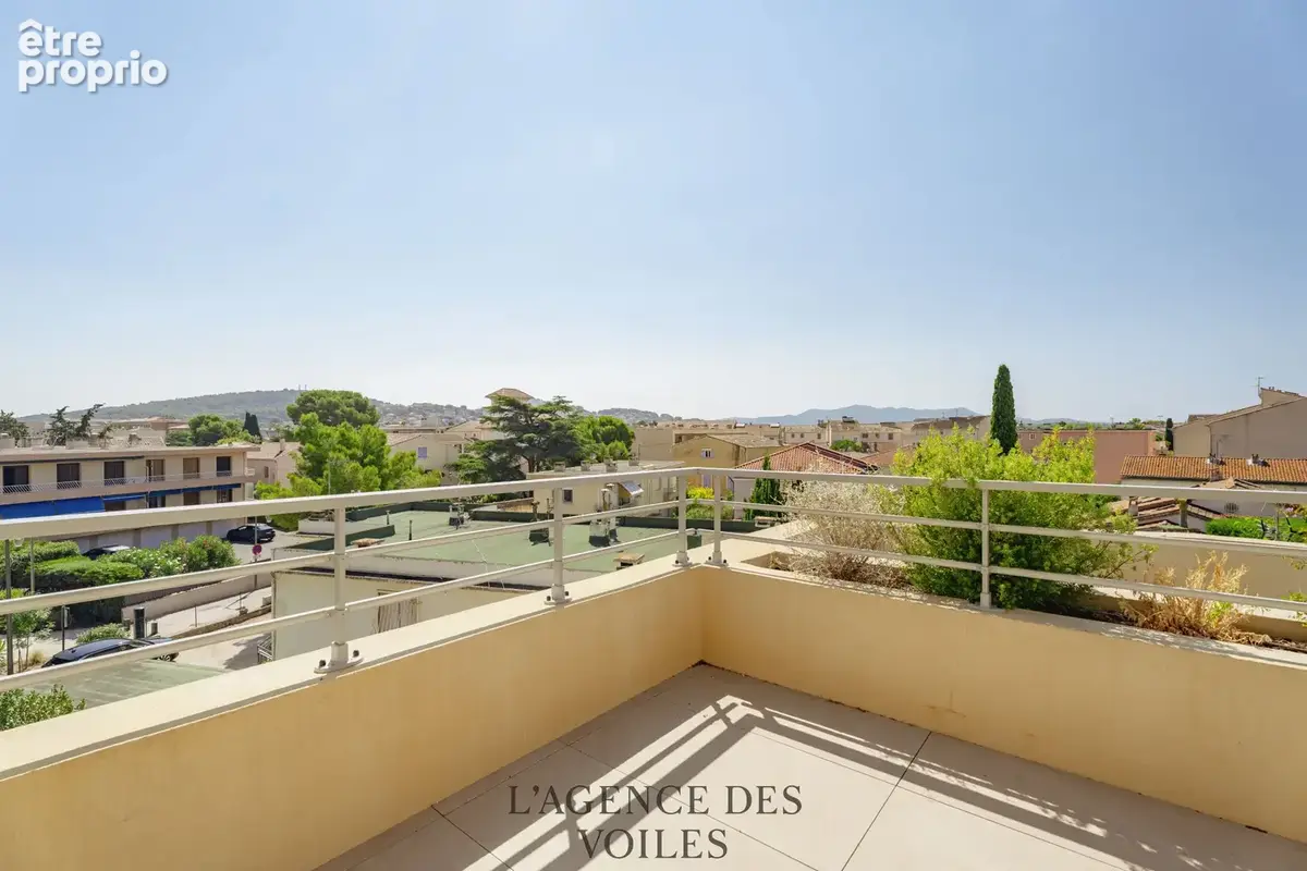 Grand appartement T3 au dernier étage à Sanary-sur-Mer - photo 9