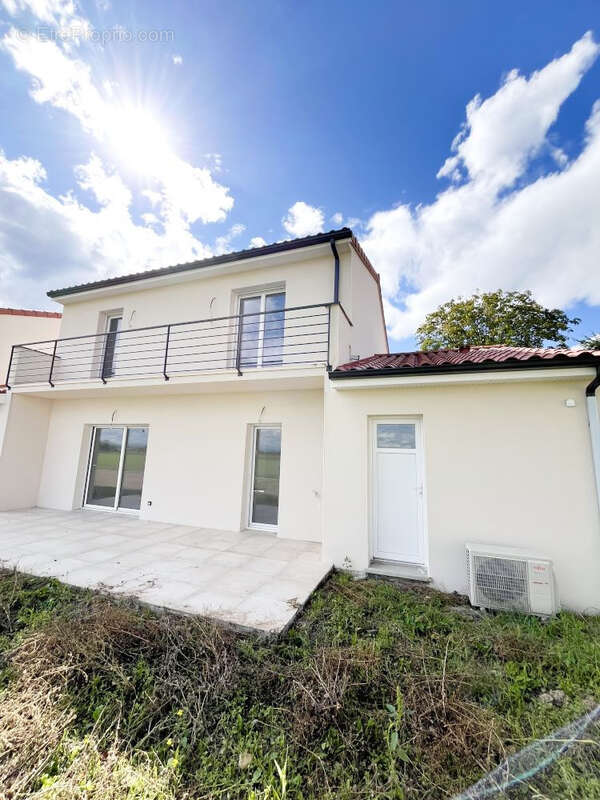 Maison à SAINT-BEAUZIRE