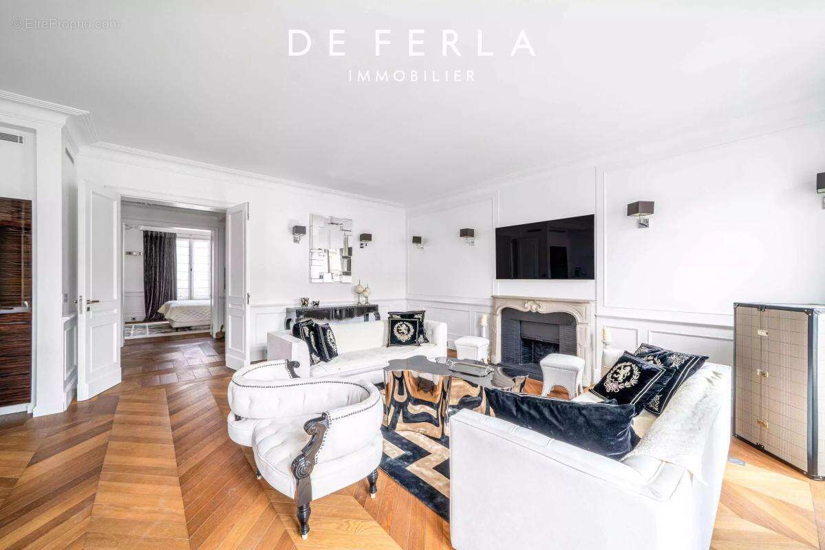 Appartement à PARIS-8E