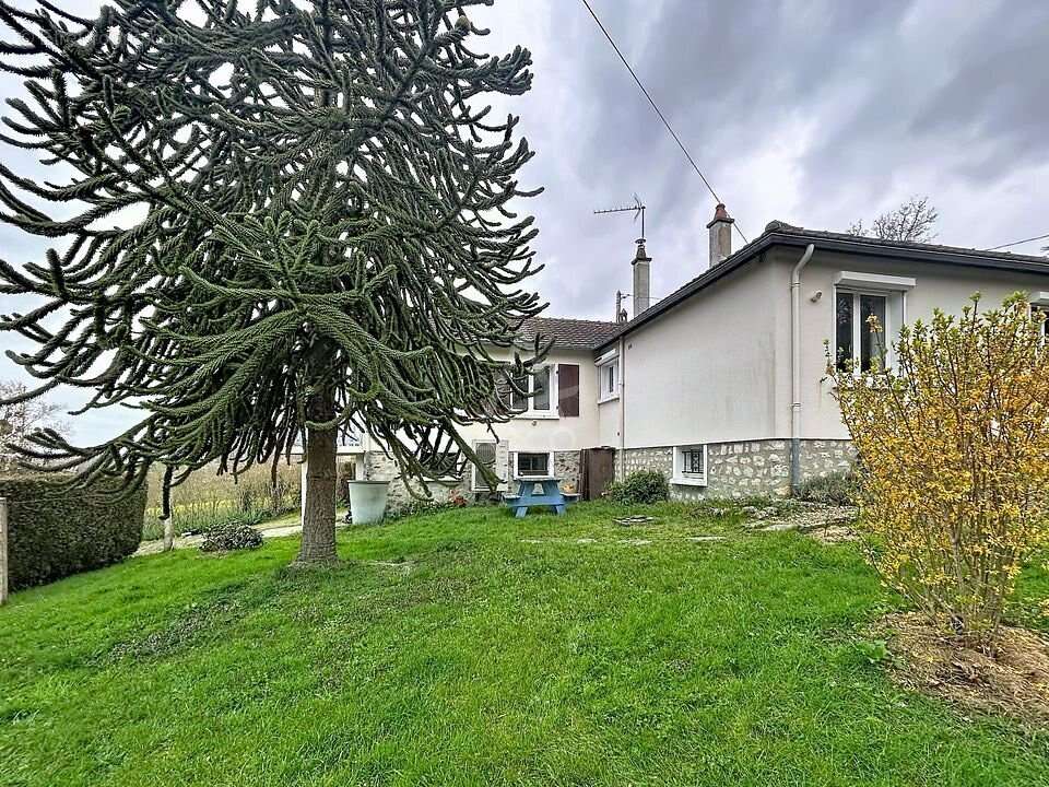 Maison à LA CHAPELLE-MONTLIGEON