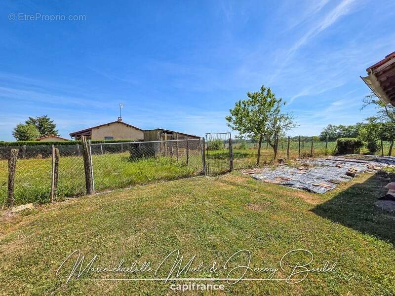 Longère avec double garage et dépendances - photo 18