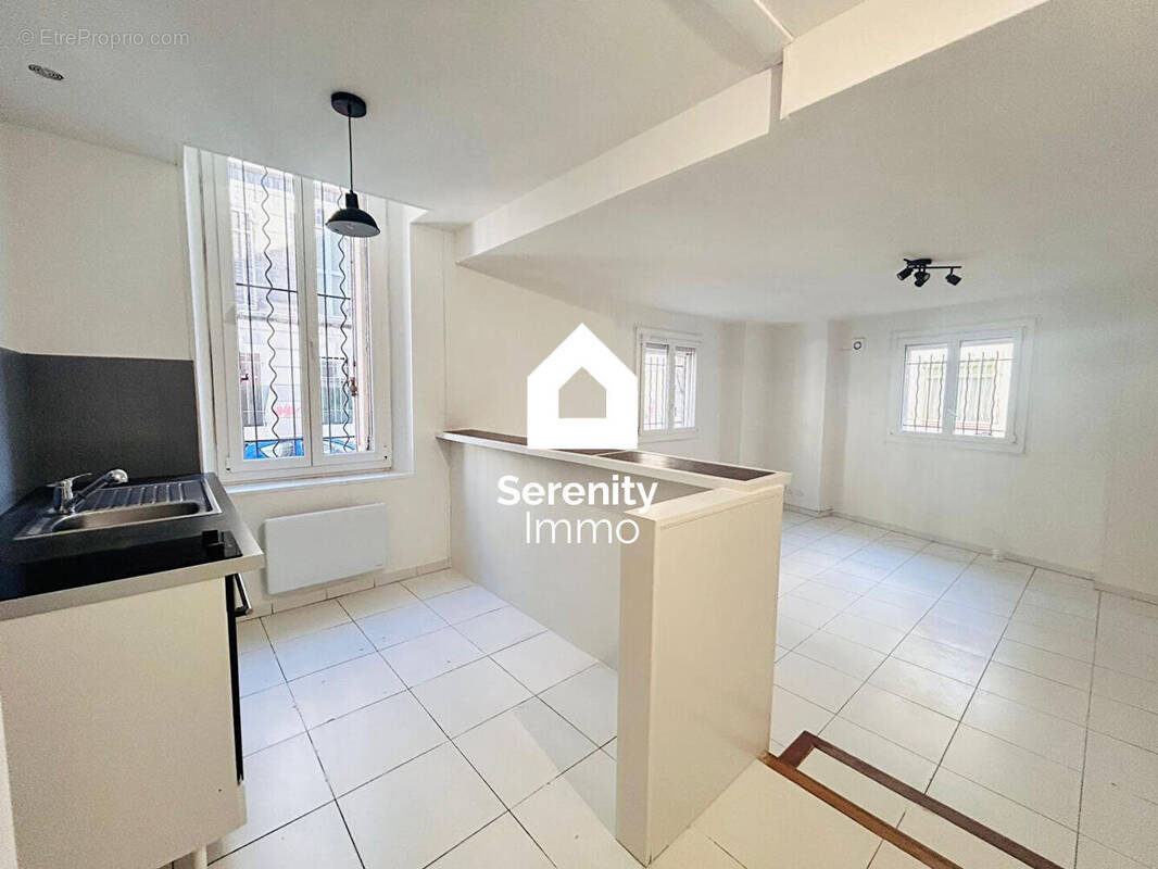 Appartement à MARSEILLE-5E