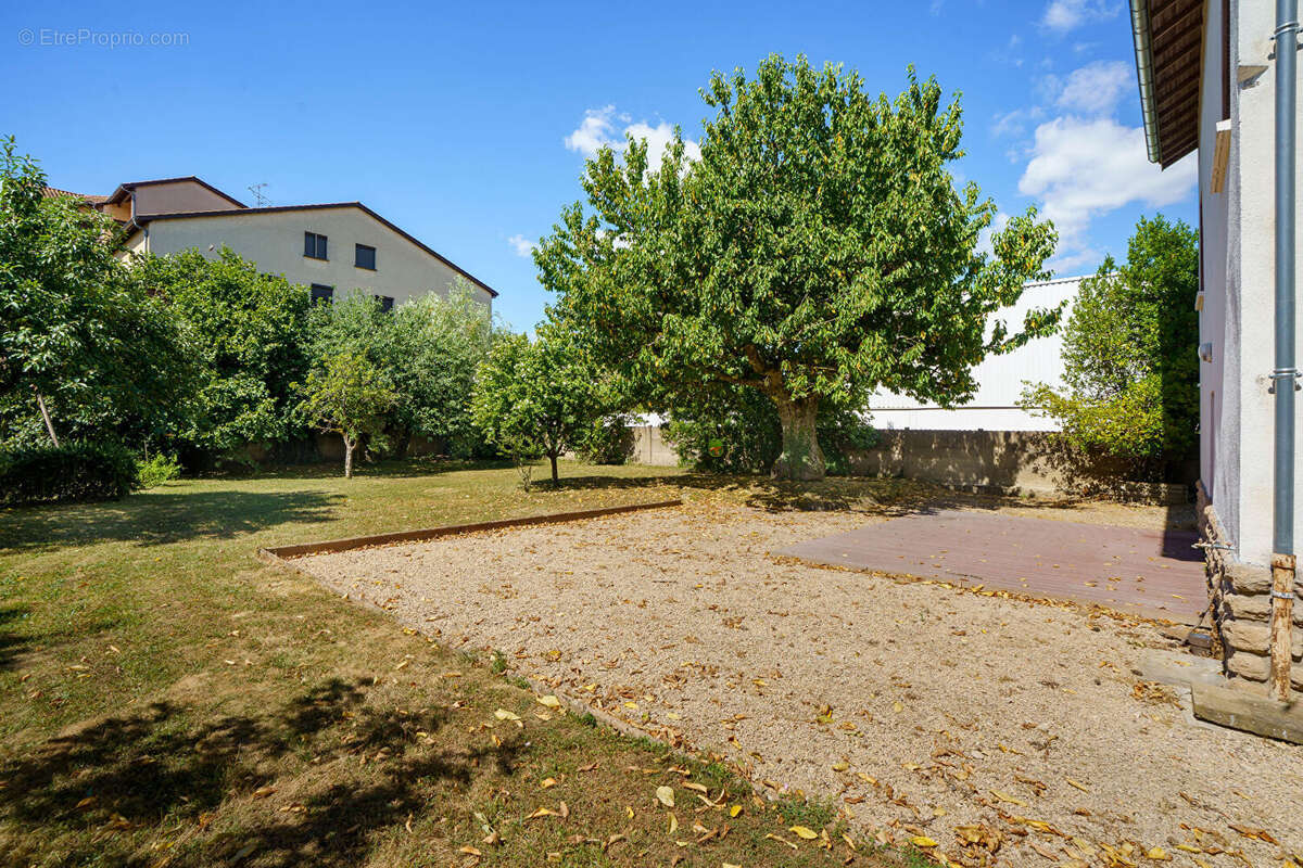 Maison à CHARNAY-LES-MACON