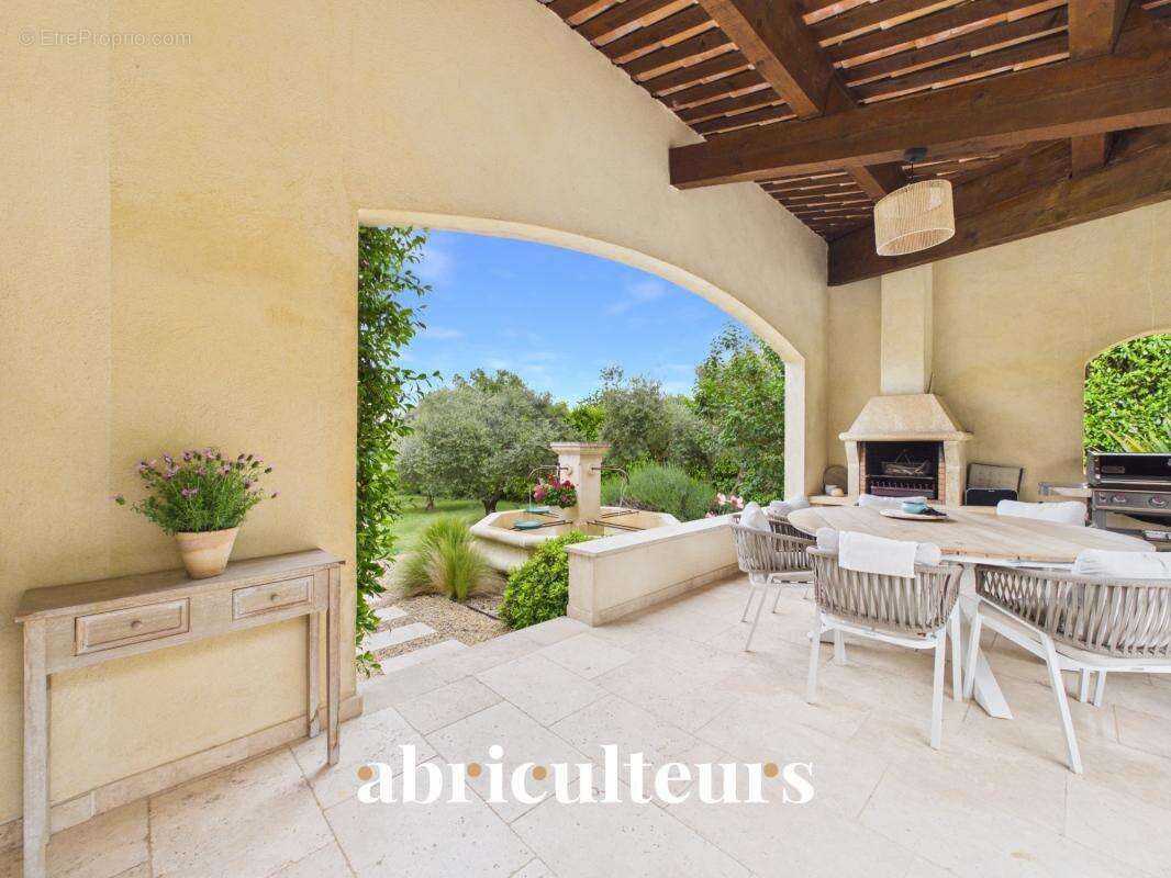 Prestigieuse maison T8 de 233m² sur un terrain de 6700m² avec piscine à Rognes 13840 - photo 22
