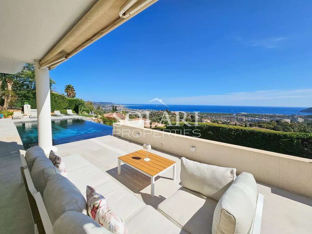 Villa avec piscine à débordement et vue panoramique sur la mer - photo 5
