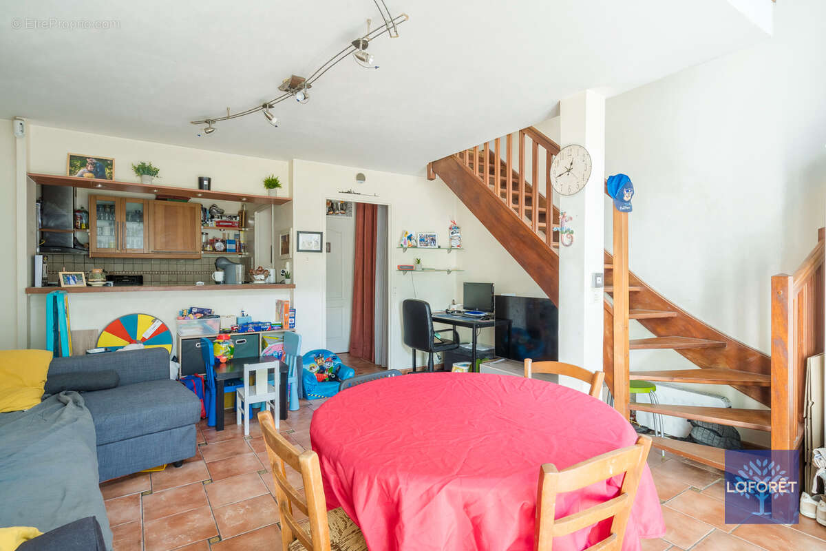 Appartement à LES PAVILLONS-SOUS-BOIS