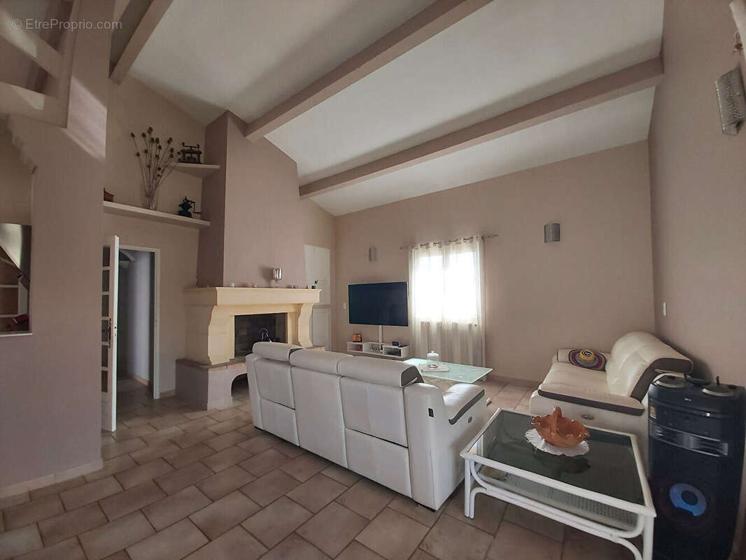 Villa familiale avec piscine et appartement indépendant à vendre à Clarensac ? 145 m² sur 2500 m² de terrain - photo 8