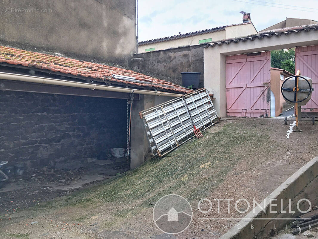 Terrain à ROQUEBRUNE-SUR-ARGENS