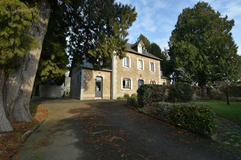 Maison 220 m² à Saint-Fraimbault  - photo 3