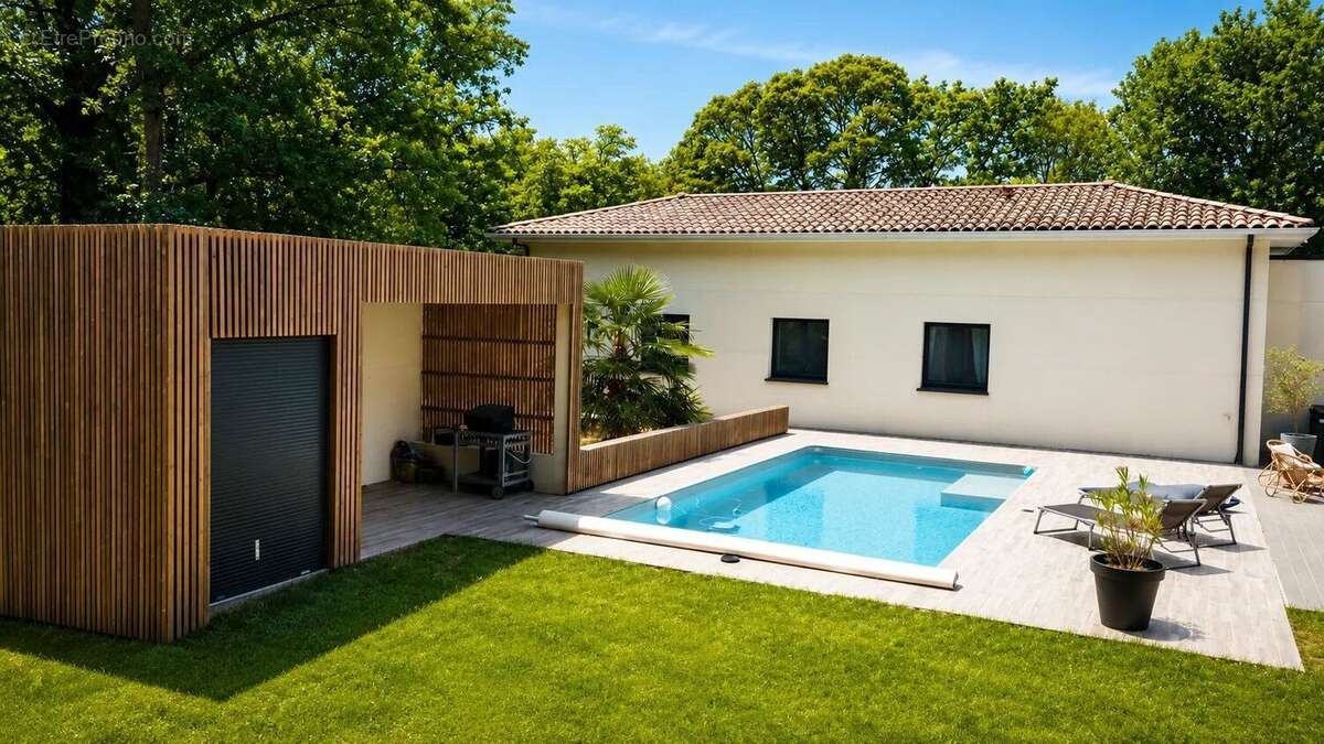 Maison à PUJOLS
