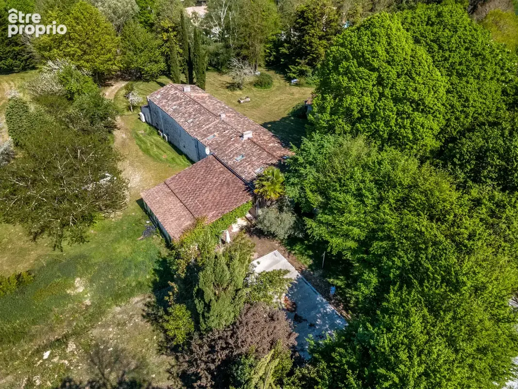 Propriété saintongeaise, 3 logements, 7 chambres, piscine, nombreuses dépendances, terrain 2 hectares - photo 18