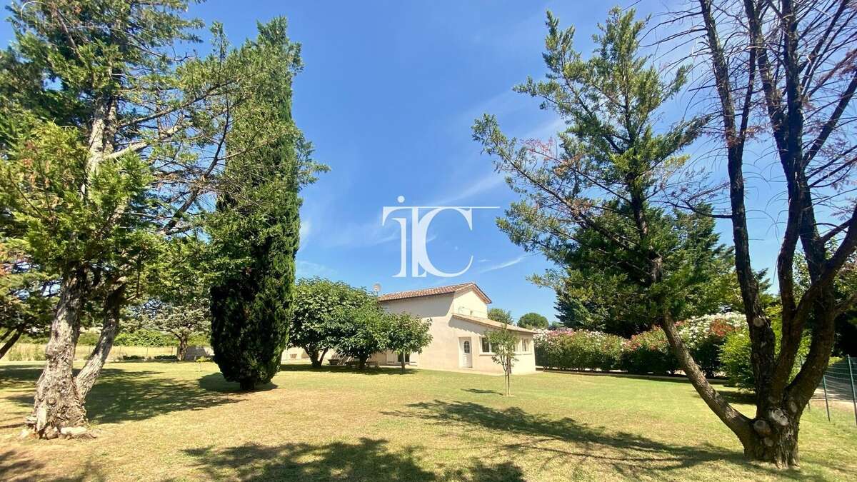 Saint ambroix, maison avec jardin arbore 2584m2, dependances, garage, piscine - photo 3