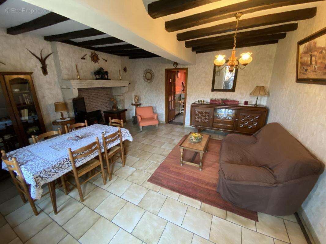 Des travaux mais beaucoup de charme pour cette maison ancienne de village - photo 2