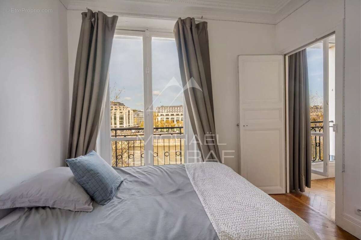 Appartement à PARIS-1E
