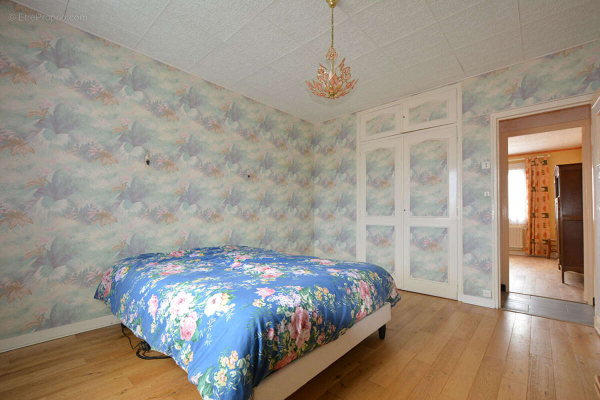 Maison à LA CHAPELLE-SAINT-MESMIN