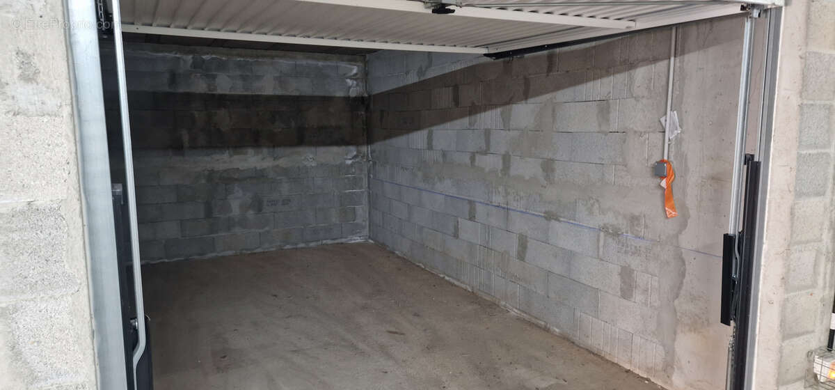 LA CIOTAT   Quartier des Crêtes : Garage fermé dans résidence sécurisée - photo 4