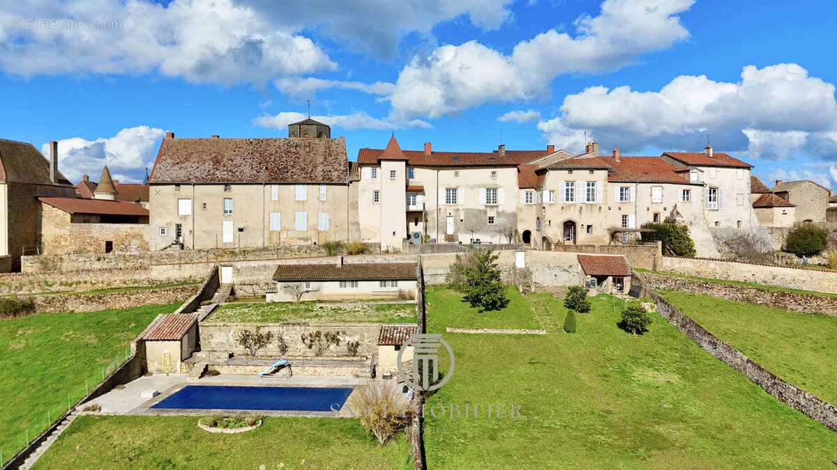 Maison à SEMUR-EN-BRIONNAIS