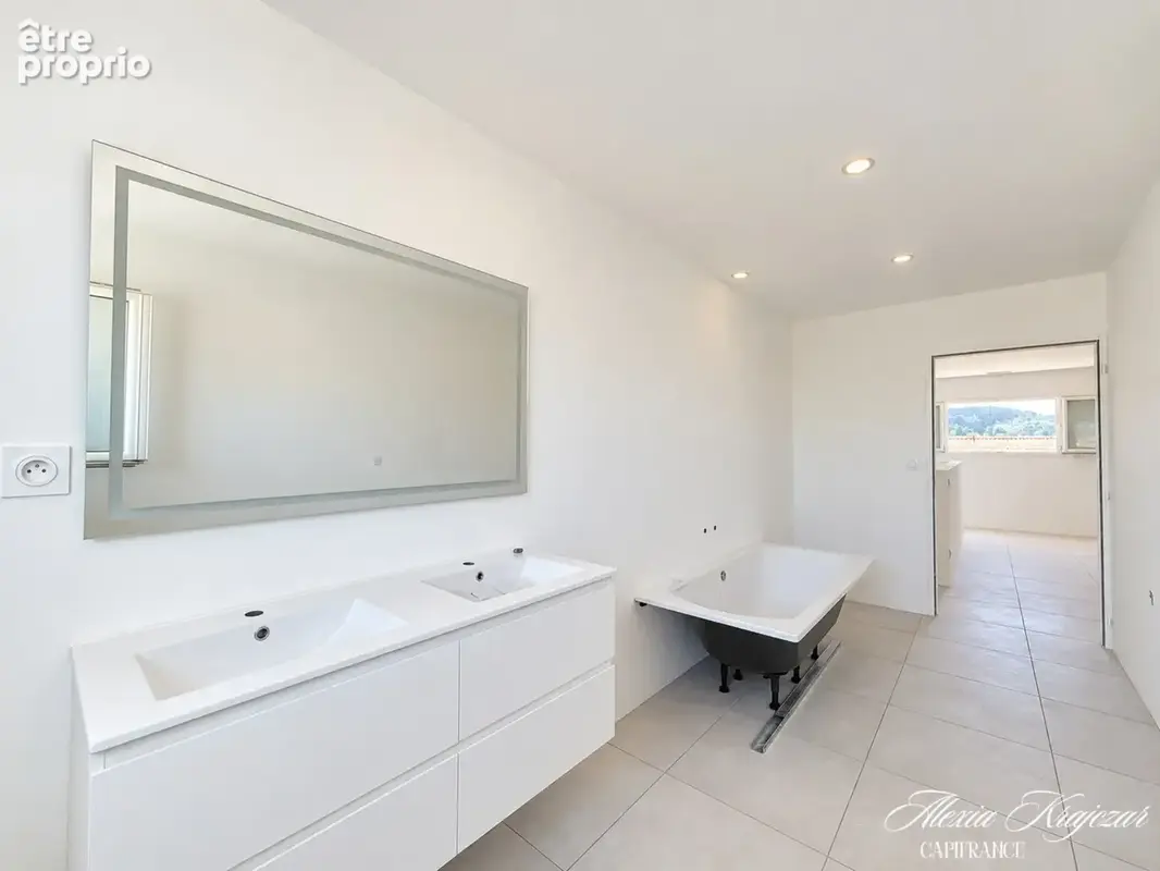 A VENDRE - Maison - 156m² - T6 - 4 chambres - Garage - Terrasse, jardin et piscine - CESSENON-SUR-ORB (34) - photo 16