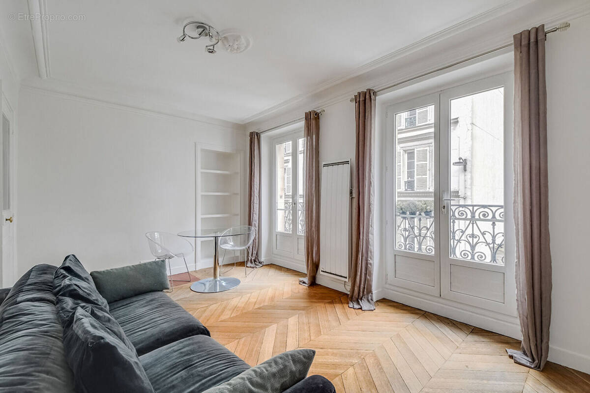 Appartement à PARIS-10E