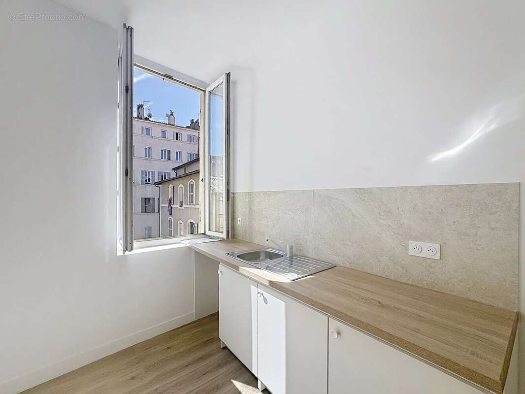 Appartement à MARSEILLE-1E