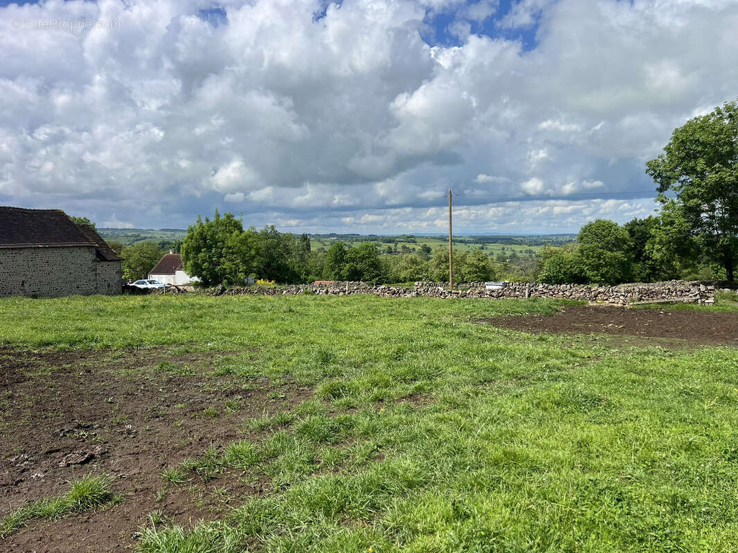 Maison à SAINT-GERMAIN-EN-BRIONNAIS