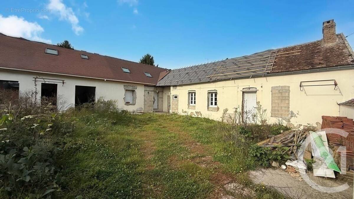 Maison à VILLETHIERRY