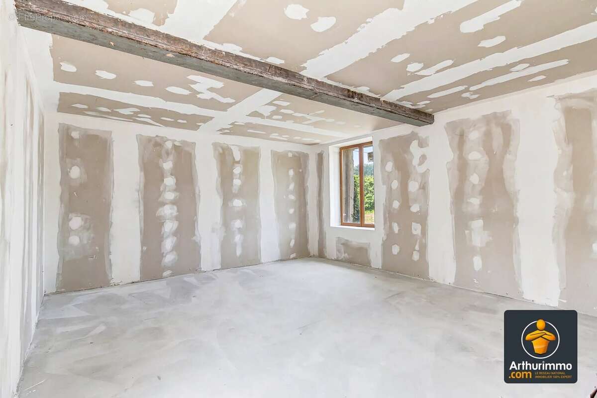 Trèves, secteur Le Burel - Maison authentique en pierre, sur un terrain de 745 m². - photo 10
