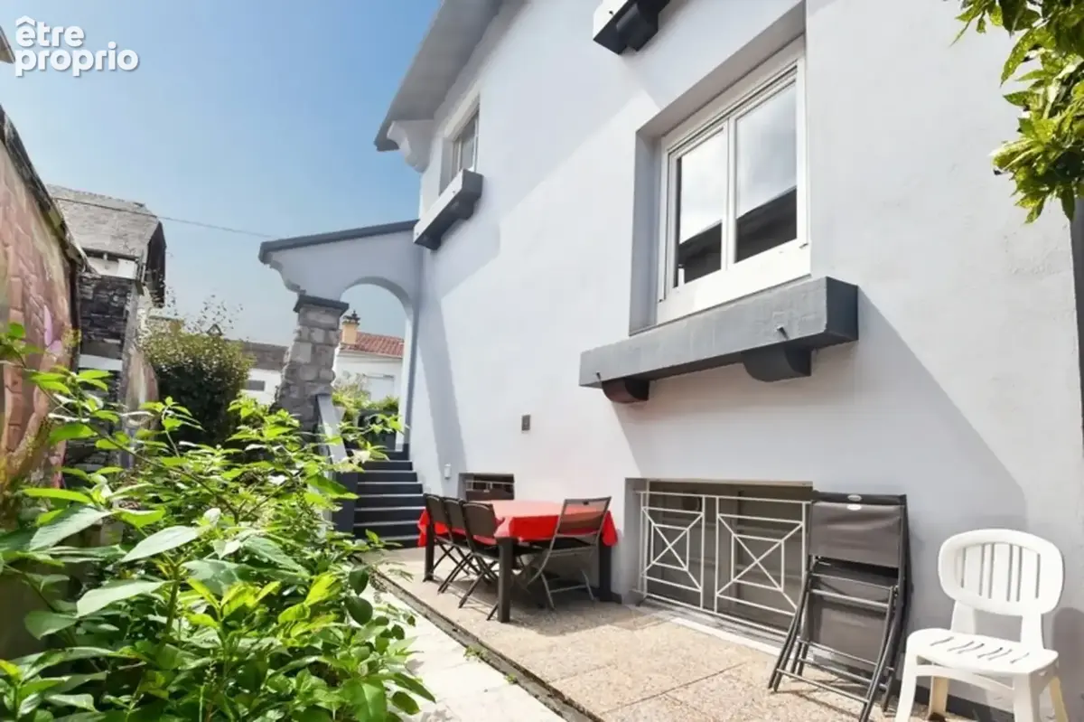 LOURDES (65),belle maison familiale d'environ 203 m2 avec 4 chambres et jardin ! - photo 5