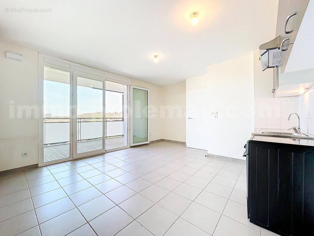 APPARTEMENT_T2_VILLE-LA-GRAND_frontière_suisse_genève_CEVA_SECTEUR_agréable_verdoyant_vue_dégagée_lumineux_investisseur_séjour_cuisine_chambre_salon - Appartement à VILLE-LA-GRAND