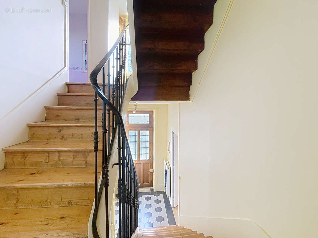 Maison à SAINT-GENIS-LAVAL