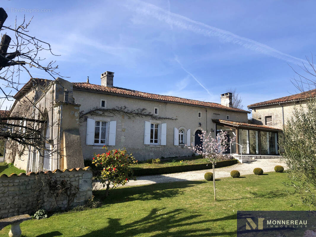 Maison à BRIE-SOUS-BARBEZIEUX
