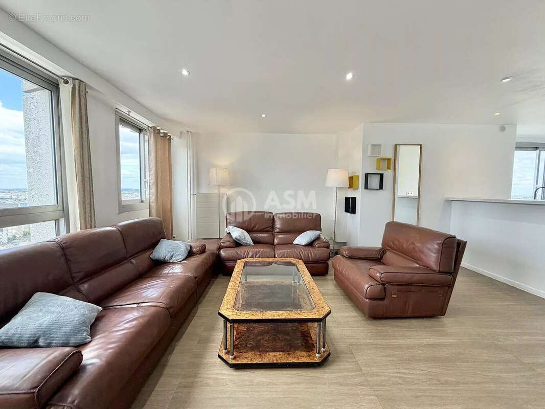 Appartement à COURBEVOIE