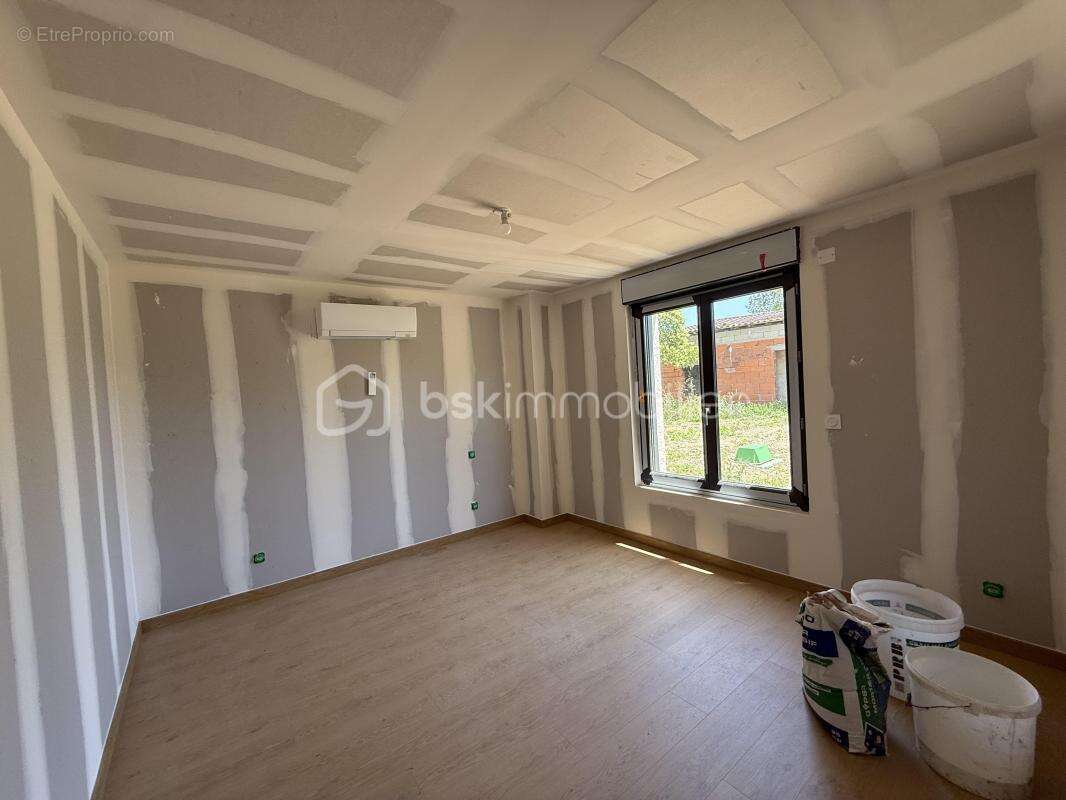 Mondonville, maison T5 d'environ 125m2 sur deux niveau entièrement refaite à neuf mitoyenne par l'arrière - photo 5