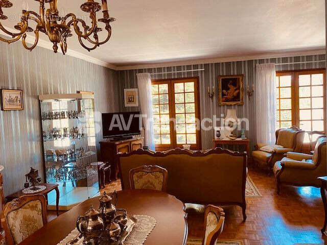 Maison 167 m² à Saint-Saturnin  - photo 7
